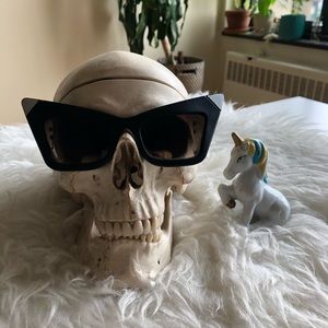 SOLD Extreme Cat Eye Sunnies